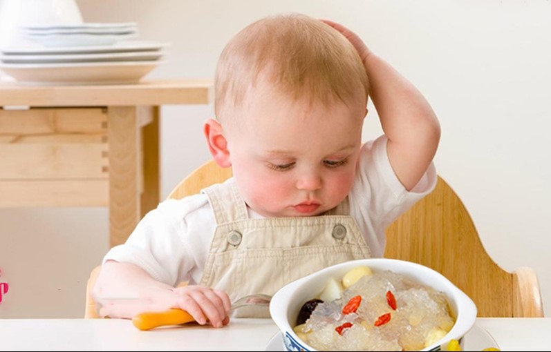 Đối với trẻ nhỏ, được khuyên bổ sung khoảng 1 - 2 gram yến mỗi lần ăn